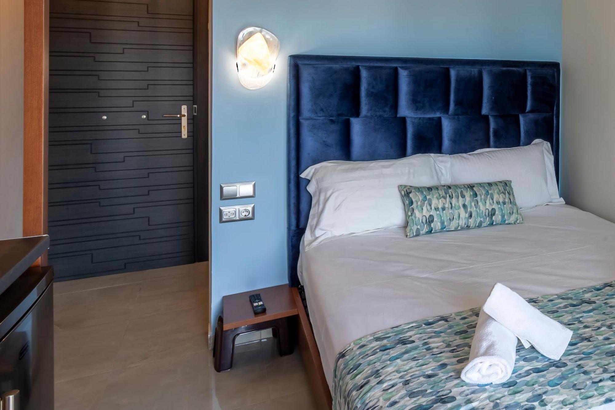 Olia Seaside Residence 120M From The Beach 페프코초리 객실 사진